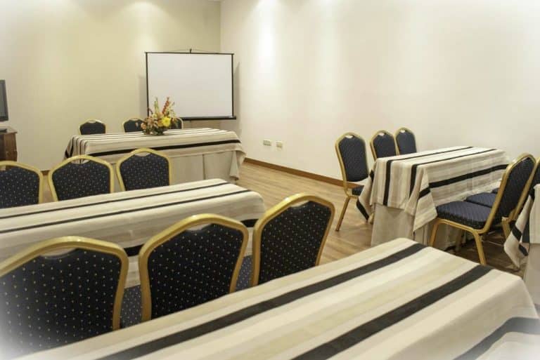 sala-reuniones-hotel-cortijo-salinas
